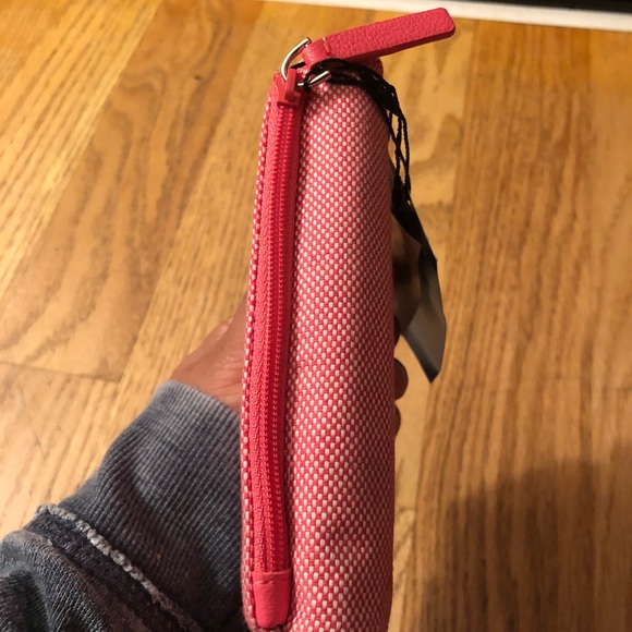 Vera Bradley Wallet. NWT - Picture 3 of 6
